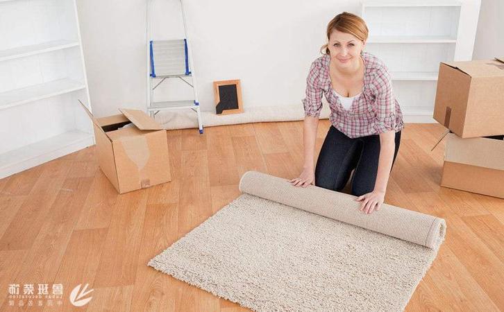 铺地毯多少钱一平米，购买的时候需要注意什么?